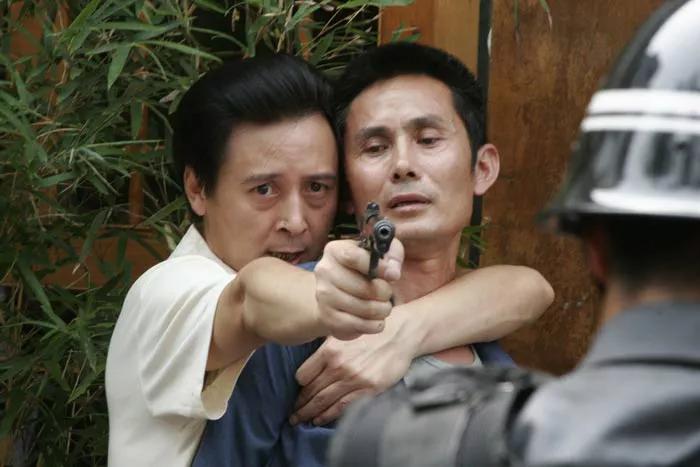 解析影视剧《极限追踪》当中的逃犯——狠人胡志军