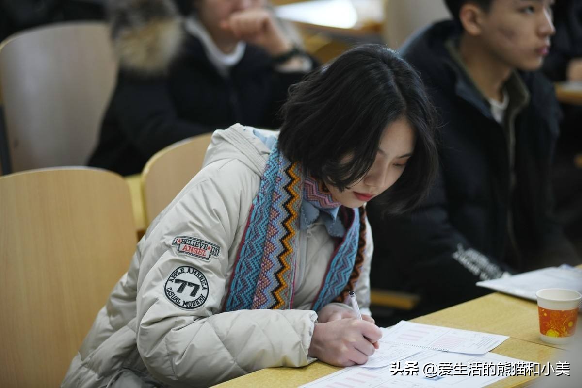 考研有三个专业竞争激烈，考的人数多，分数线还高，学校还有要求