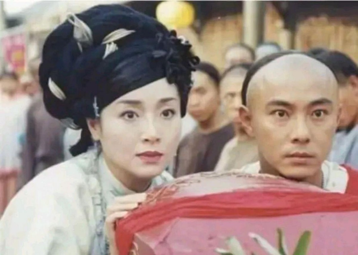 恬妞：有两段刻骨铭心的爱，今64岁仍然单身，35岁女儿成她烦恼