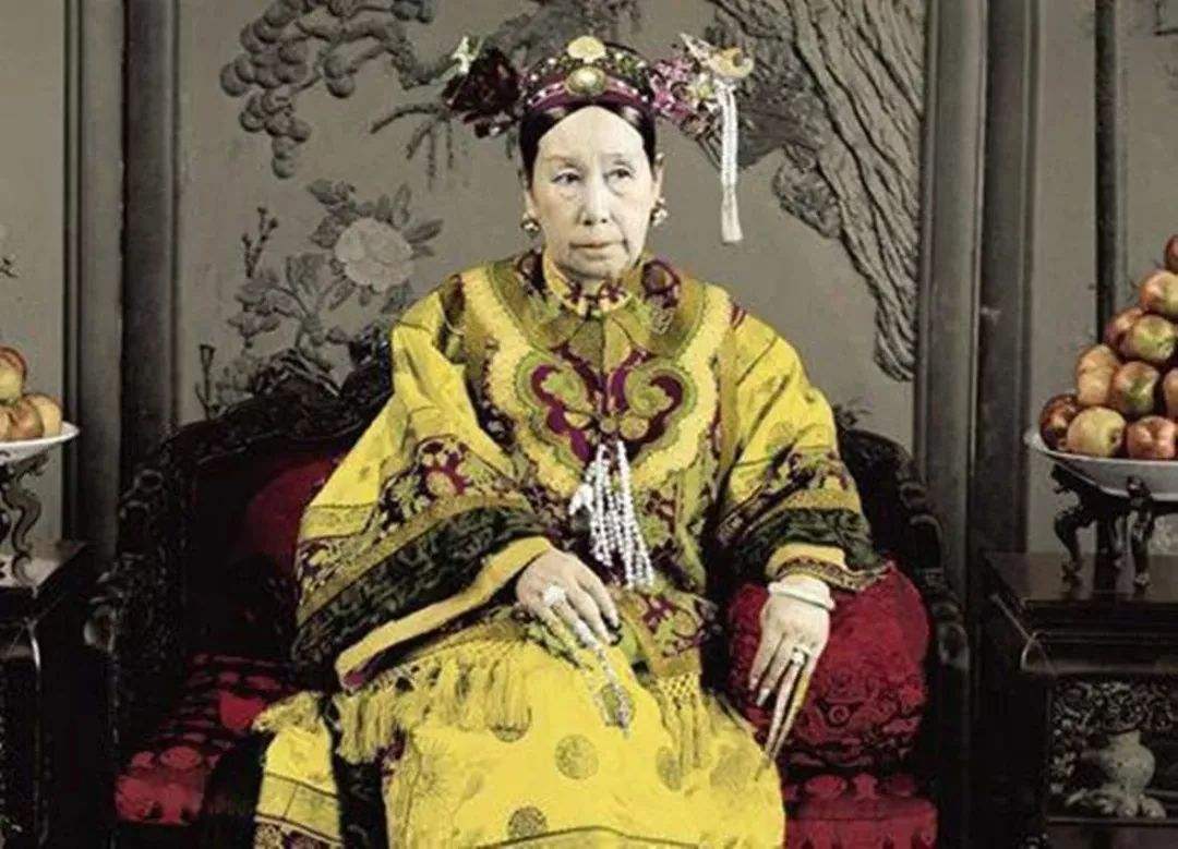 隆裕太后弄丢了大清王朝，为什么死后赢得国人的尊重？