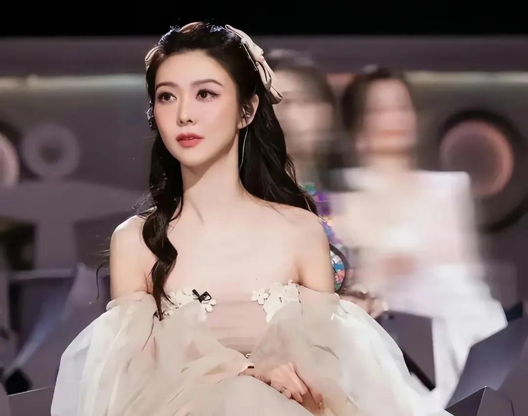 30岁以上还能演学生妹的女星，只服这5位，辨识度高不说，还灵动