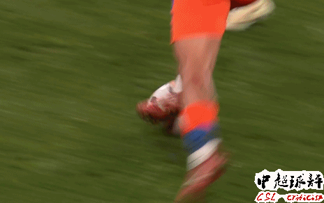 足球禁区线上的犯规是点球吗（争议！中超关键战裁判再成“主角”：禁区外1犯规误判点球）-趣拿体育