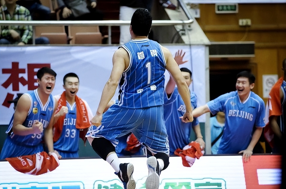 邓华德上海男篮（2010年李根赛前和对手单挑被邓华德痛骂！离队之后状态如开挂一般）