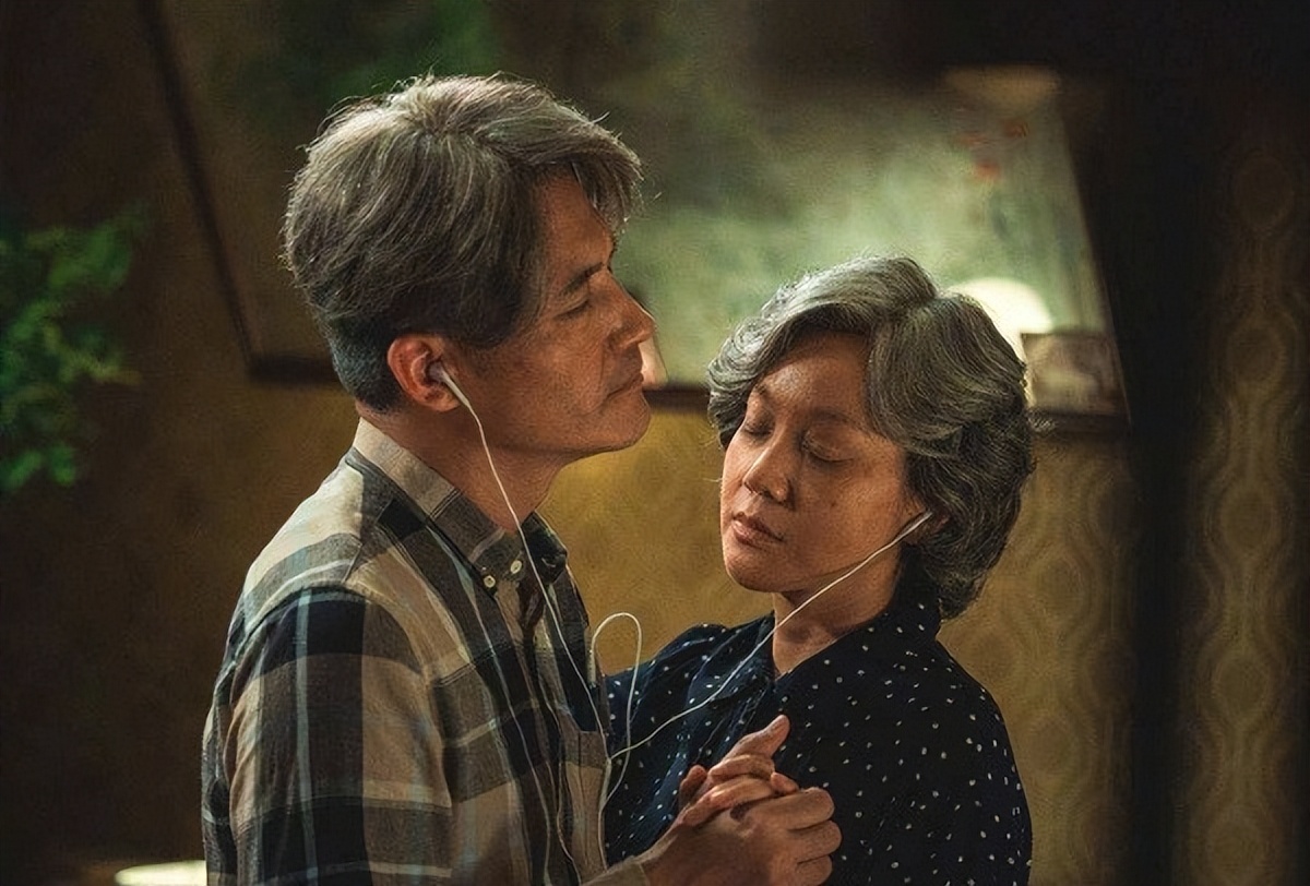 闫妮家庭剧《私奔的外婆》将袭，姚晨王珞丹梅婷加盟，阵容太强大