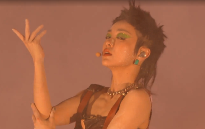 《乘风破浪》一代师姐霸气夺冠，金晨表现亮眼，为啥当年没成团？