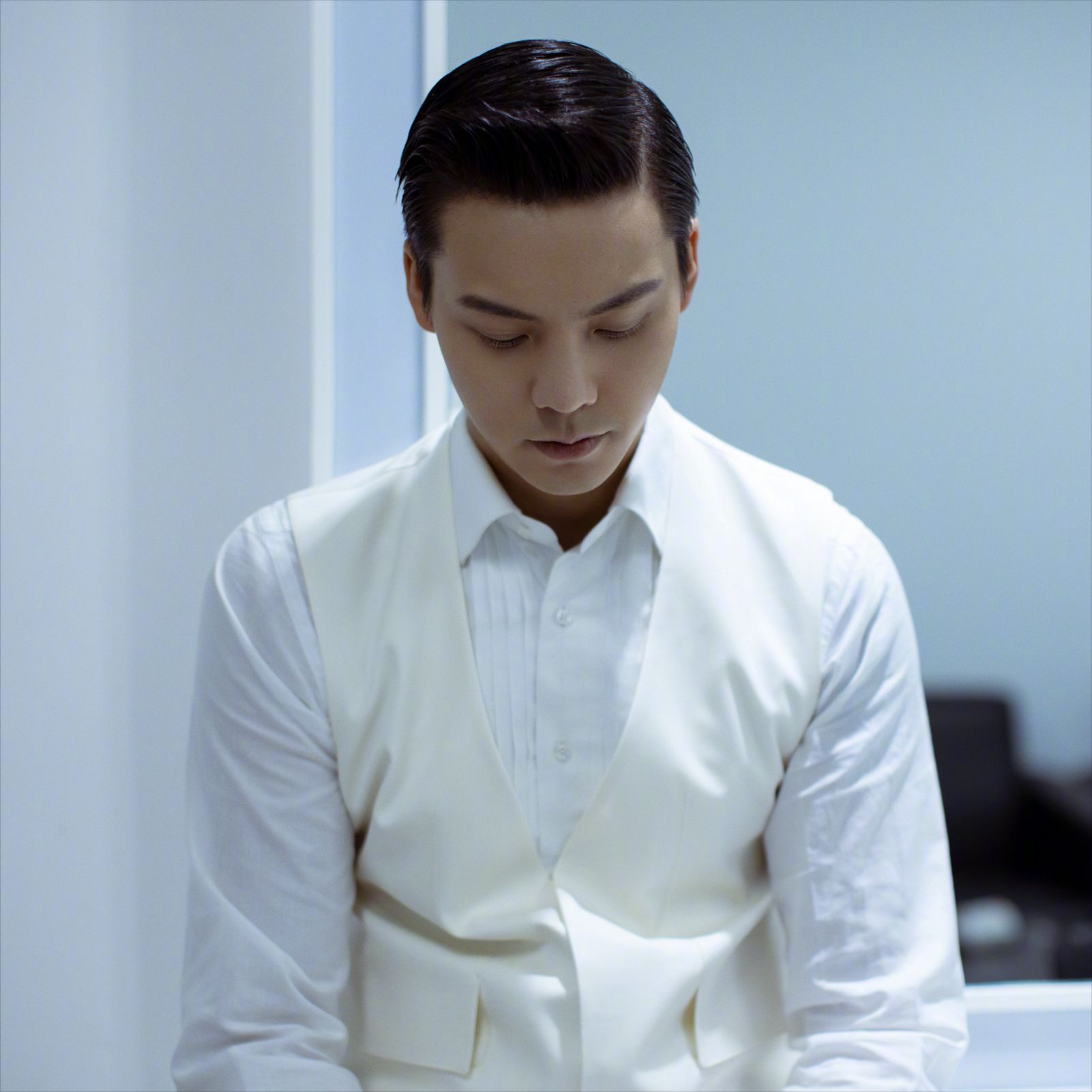 男人到了中年，尽量避开这3种发型，痞气又油腻，长得再帅也白搭