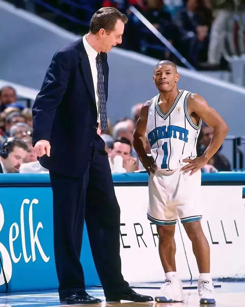 哪些nba矮个子的篮球明星（NBA历史最矮的球员，身高仅1.6米，大帽尤因防守乔丹，他是谁？）