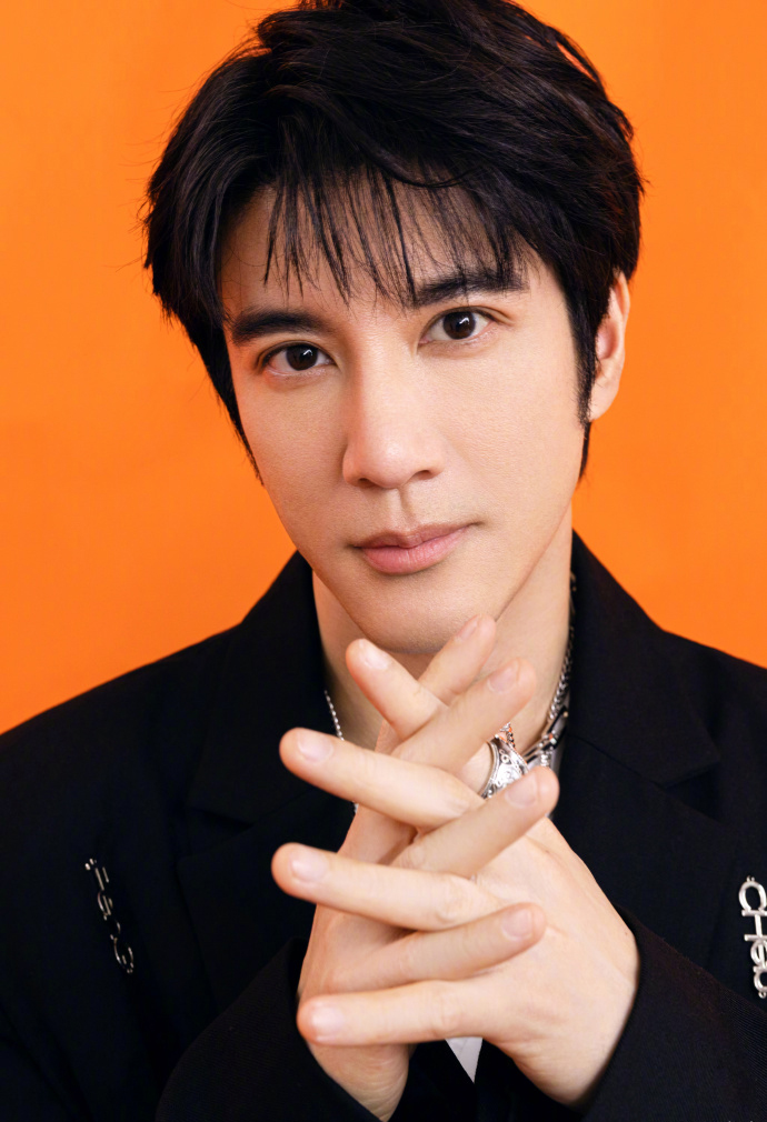 台媒曝李靓蕾有证据可获索赔，王力宏主动道歉，退圈损失降至最小