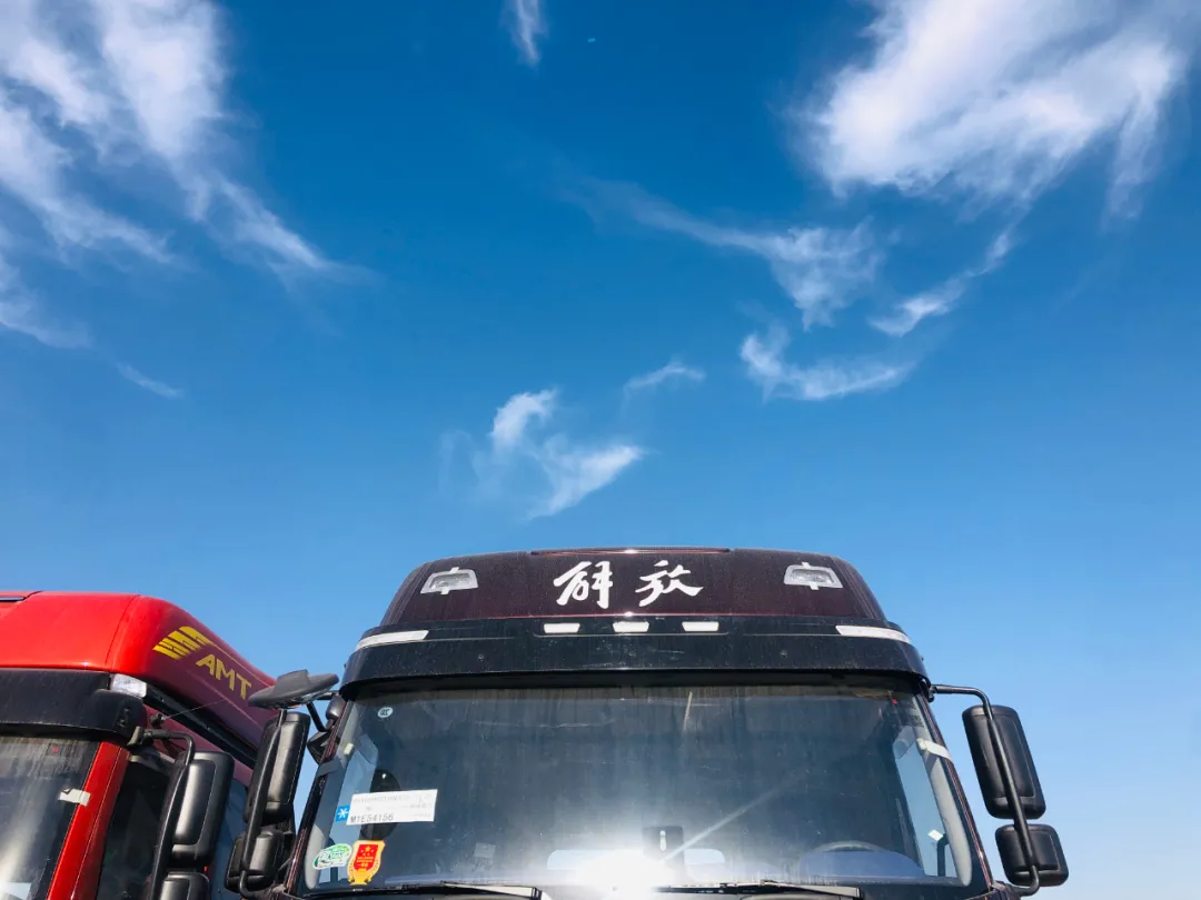 一汽解放最新车型J6V怎么样?平地板+1.2米超宽卧铺,售价37万