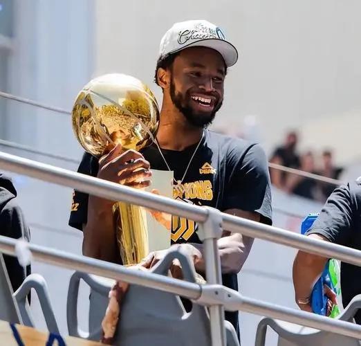 nba哪些人代言鞋子不贵（国内品牌签约的NBA球星一览，汤普森十年8000万美元性价比最高）