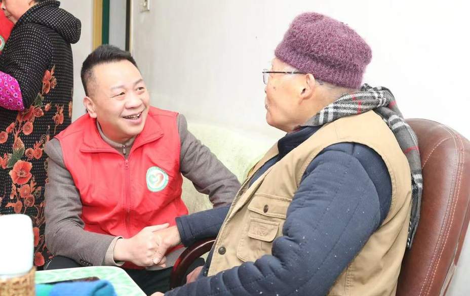 当“天使白”遇见“志愿红”，惠景人这样学雷锋！
