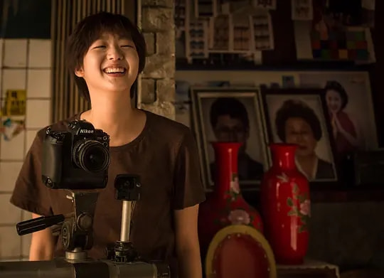 她的中文水平达10级，凭借“尺度片”得到认可，不惜为戏增重8斤