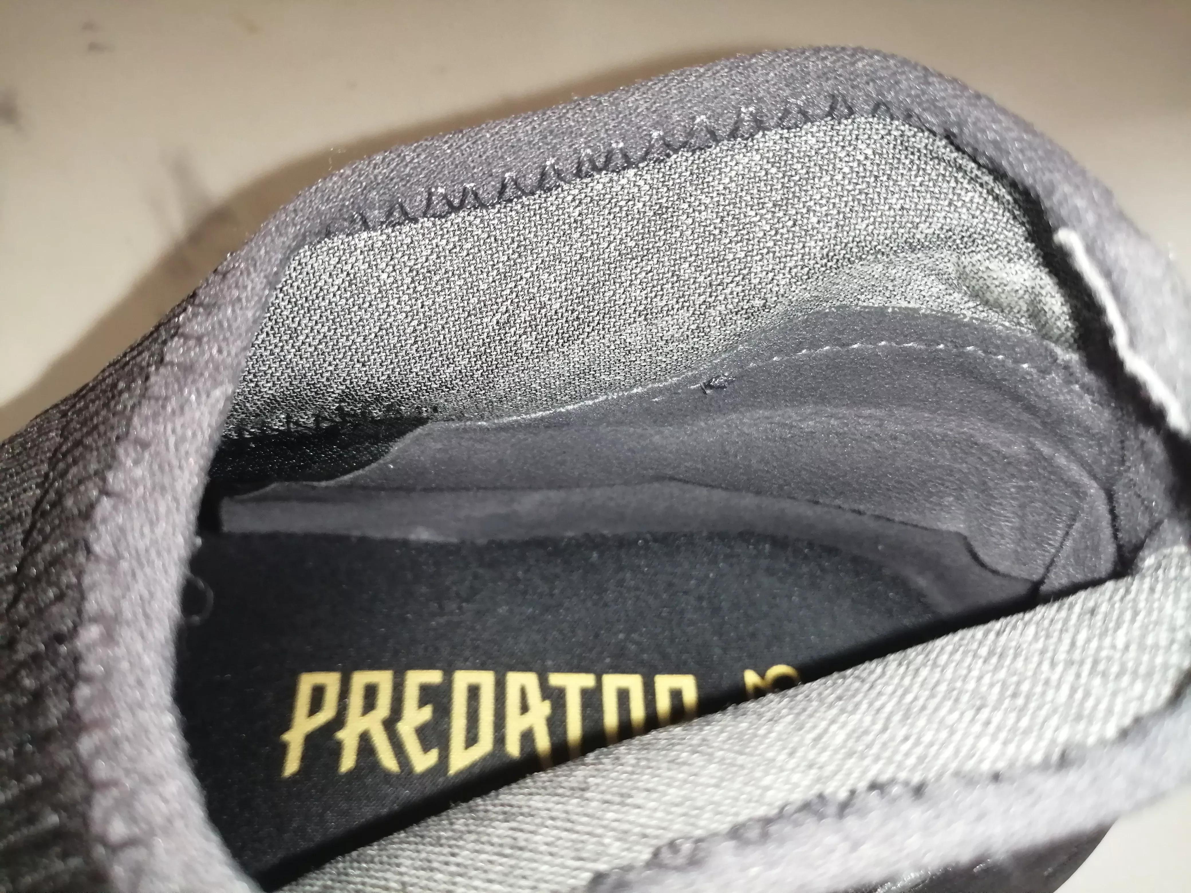 脚肥适合什么足球鞋（聊聊球鞋-见证我足球生涯的三双球鞋）