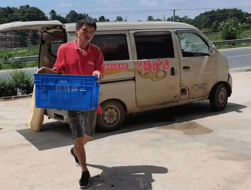 湖南的隐形富豪：拥有近2万家小卖部，靠服务穷人赚钱年入百亿
