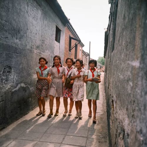 一组老照片带你走进80年代,80后小伙伴快来围观!这才是童年