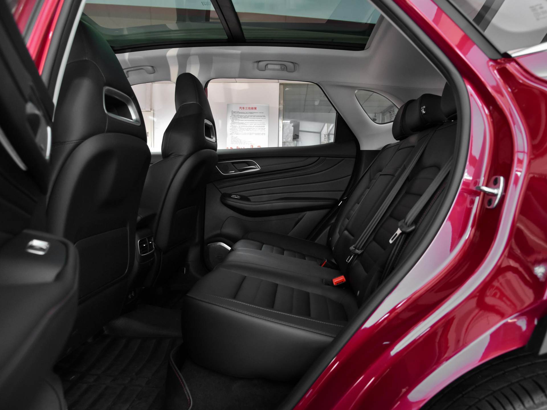 3l!空间大能不加油,配置远超cr-v,实拍名爵hs新能源