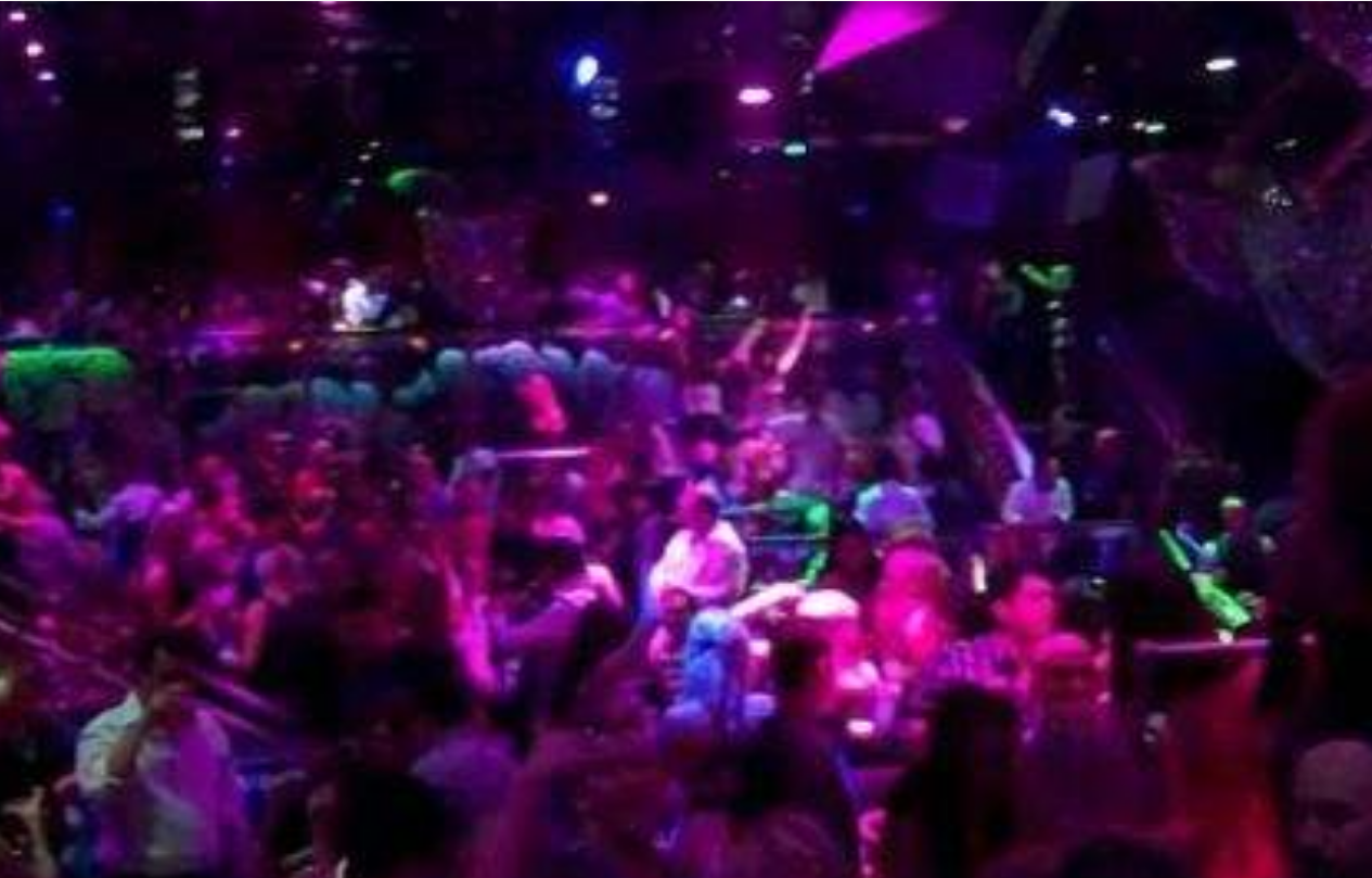 2003年，烟台一夜总会情侣出租屋遇害，警方凭一张快递单查出凶手