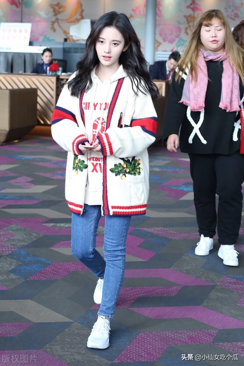 鞠婧祎实际身高不足一米五，为何次次拍照拍出一米八？