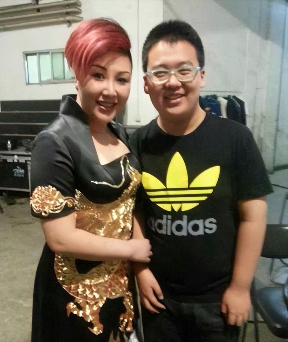 下嫁郭德纲，二婚媳妇为他卖车卖首饰，多少女人埋怨丈夫没出息