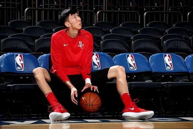 在nba打球的中国人有哪些（中国6位球员打过NBA，都表现如何？饮水机居多）