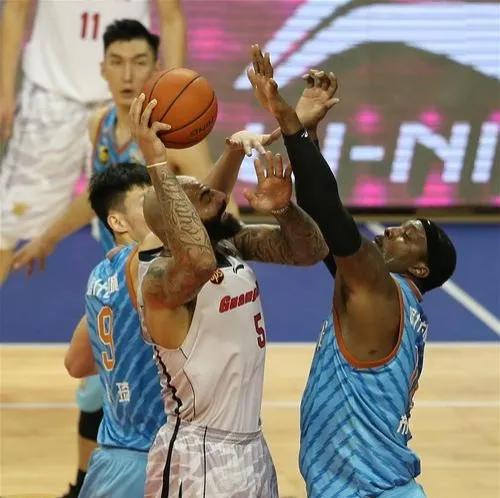 布泽尔为什么不打nba(姚明季后赛的苦主，擅长高弧度中投的卡洛斯-布泽尔去哪了？)