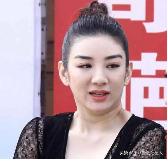 女星发福太可怕!脸肿,脖子前倾,勾肩驼背,女神瞬间变路人