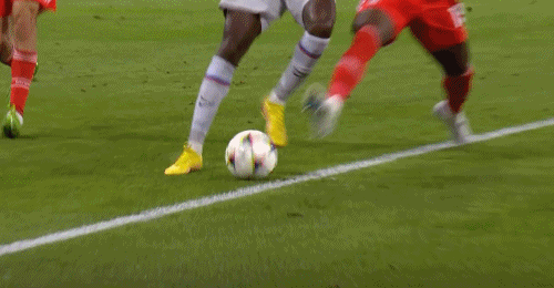 巴塞罗那vs拜仁慕尼黑（欧冠-卢卡斯萨内建功 莱万面对旧主失良机 拜仁2-0力克巴萨两战全胜）