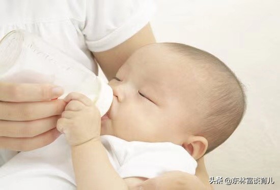 奶不够吃怎么办怎么混合喂养「五个月宝宝奶不够吃怎么办」