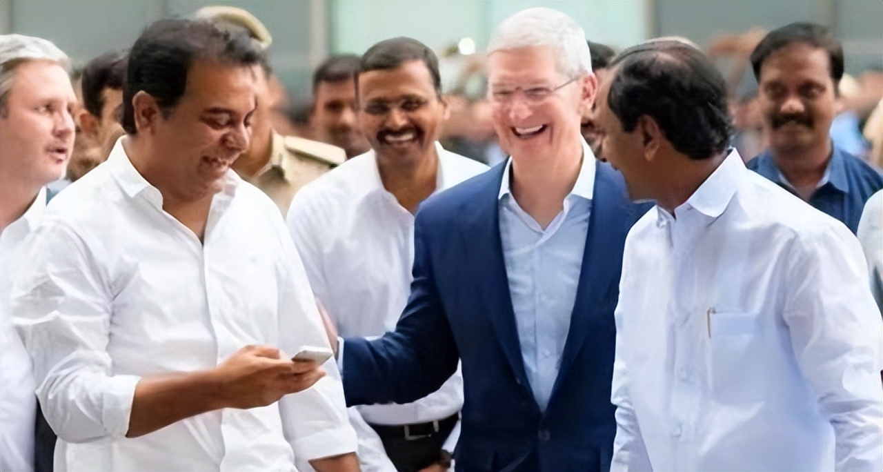 苹果8个代工厂搬家印度，库克笑到合不拢嘴，谁也没想到这么快