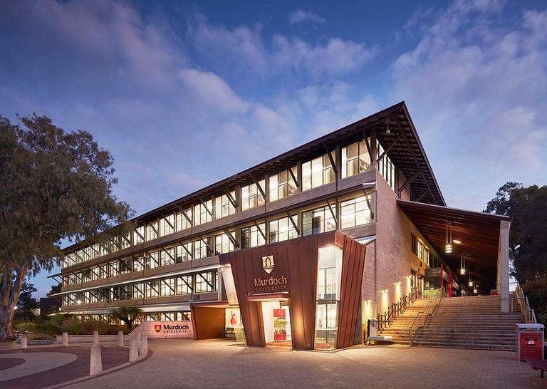 无需高考的新加坡本科直通车——莫道克大学