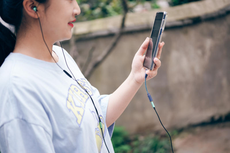 200块就能让手机出好声音，体验小尾巴内卷典范：atom mini