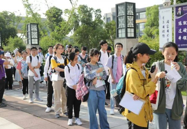 浙江迎重量级大学，建成预计花费460亿，当地学生：幸福来得突然