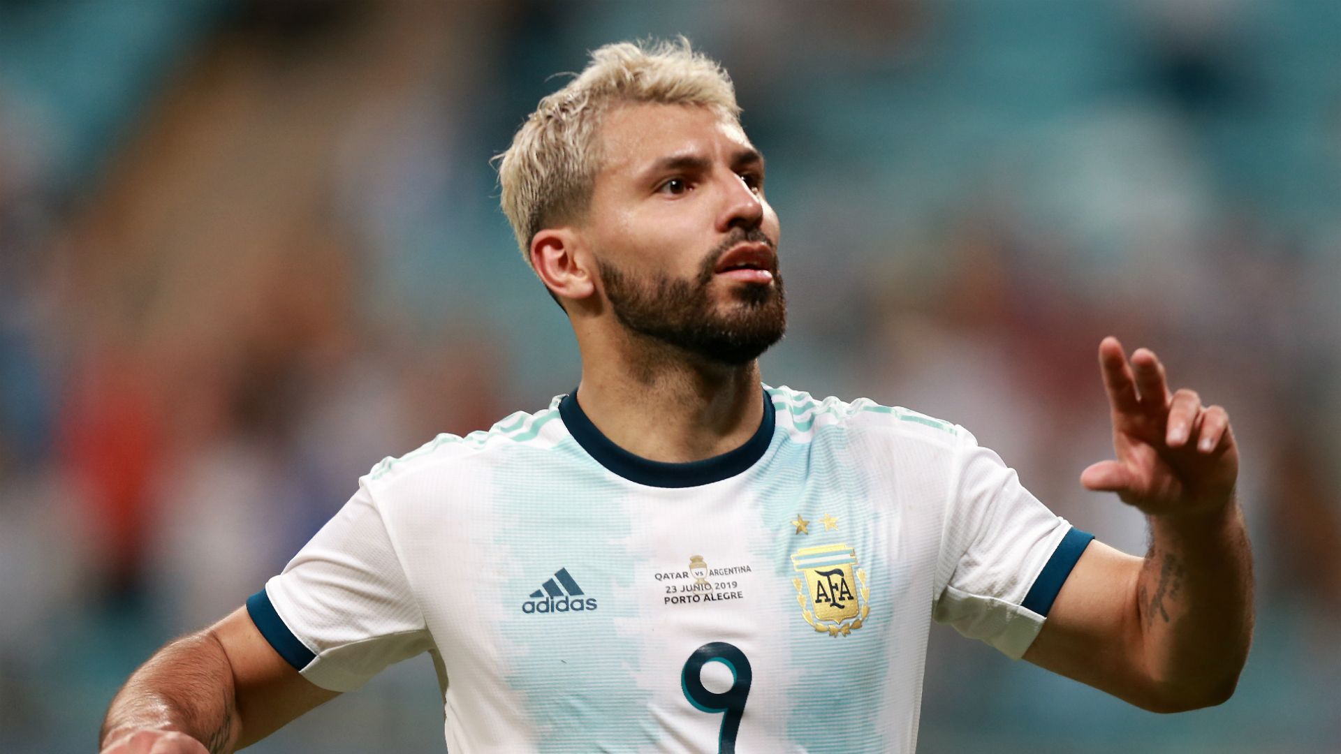 阿圭罗的足球人生:马拉多纳的女婿,梅西的挚友,曼城的英雄