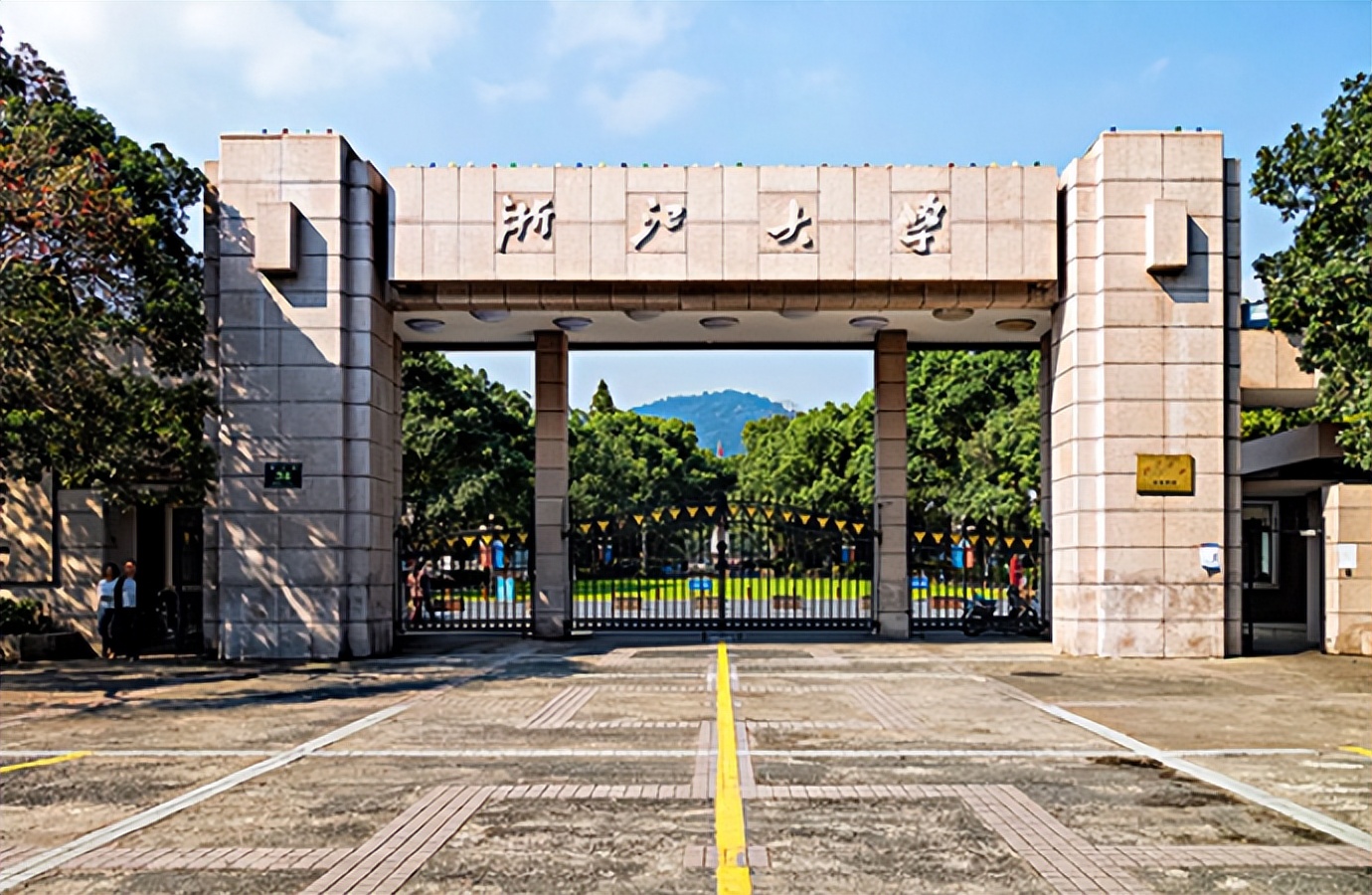 不同大学“课程表”大对比，大专生一周3节课，对比下侮辱性极强