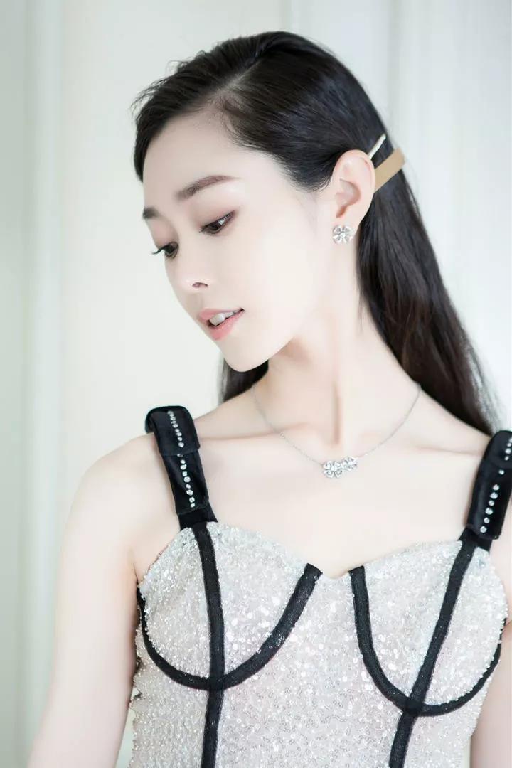 请欣赏40位明星独特灵秀的侧颜之美