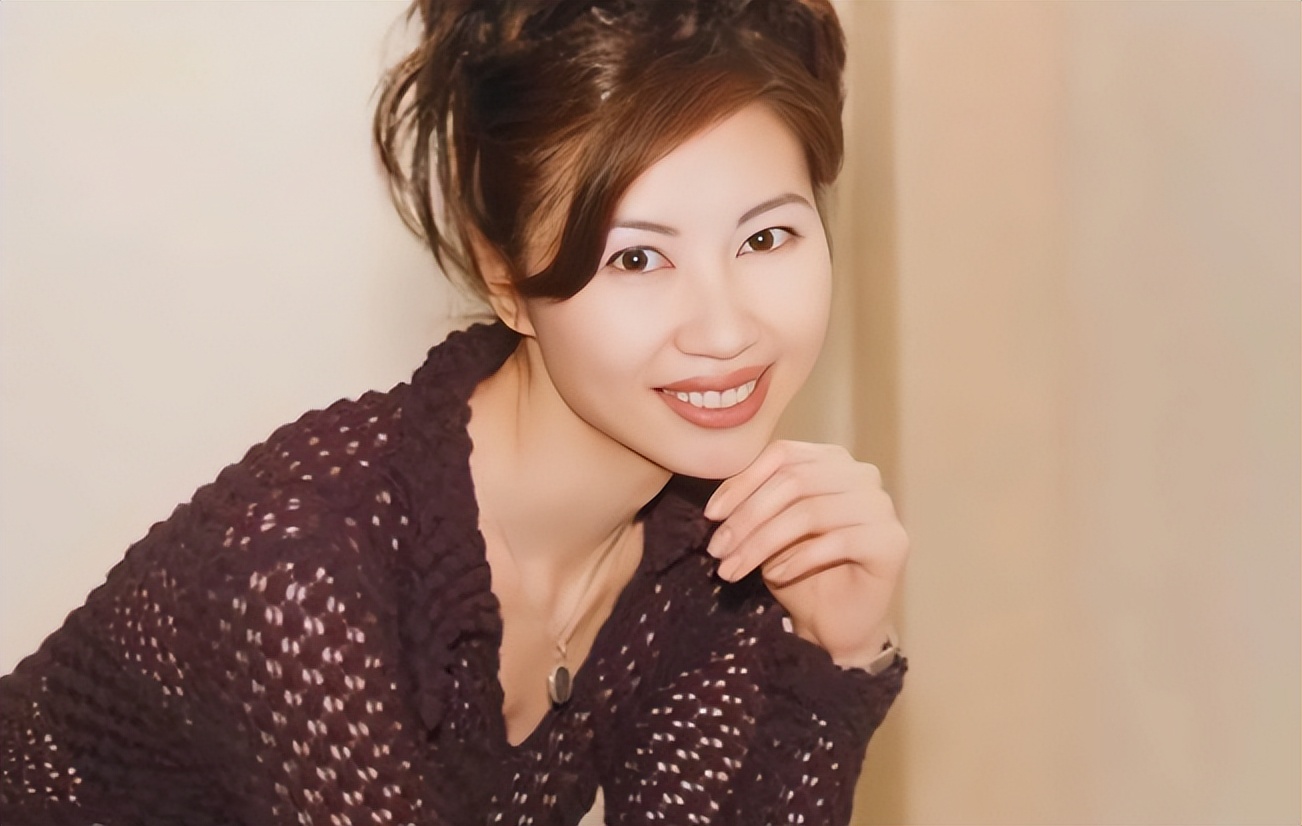 “六福珠宝创始人”杨宝玲：集美貌与才华于一身的港姐冠军