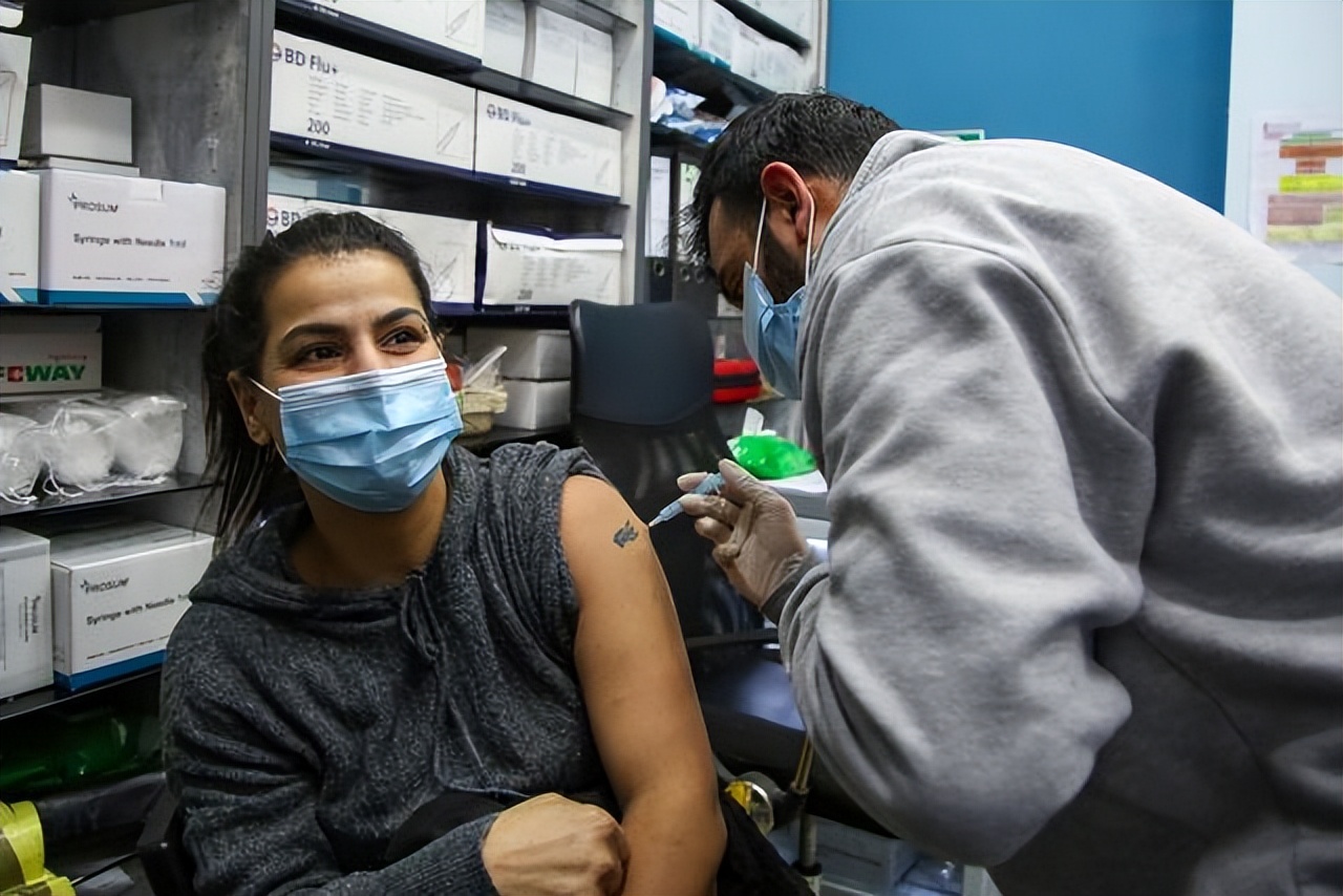 奥密克戎BA.4和BA.5具明显传播优势，四维防护盾阻断传播或是出路