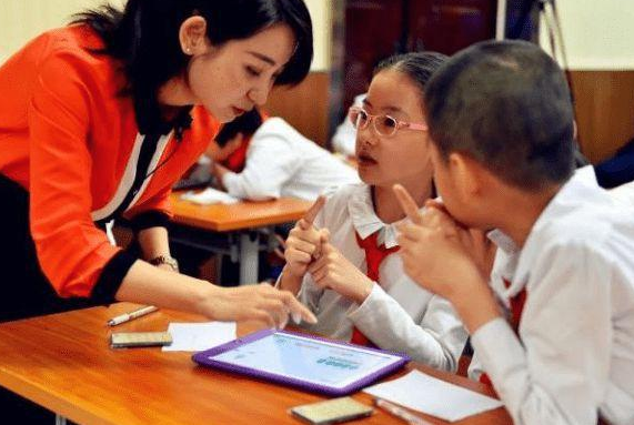 教师队伍“喜从天降”，职称和绩效或调整，部分教师工资涨幅较大