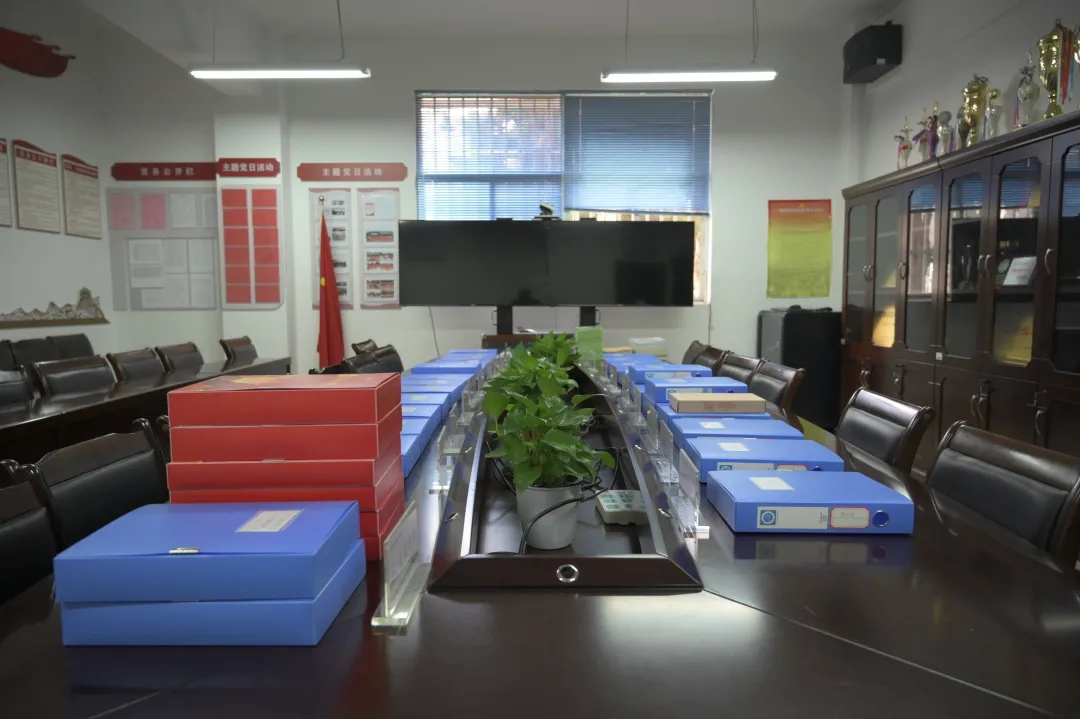 271教育丨盘龙区教育体育局年检组莅临云南农大附中开展年检工作