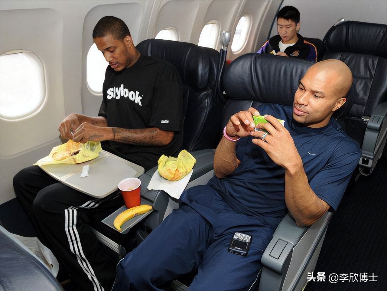 nba的球队靠什么赚钱（NBA一支球队每年开销大概是多少钱？连年亏损依旧砸钱背后的价值）
