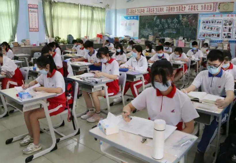 “放假通知”来了，多地公布2022中小学放假时间，家长有些为难