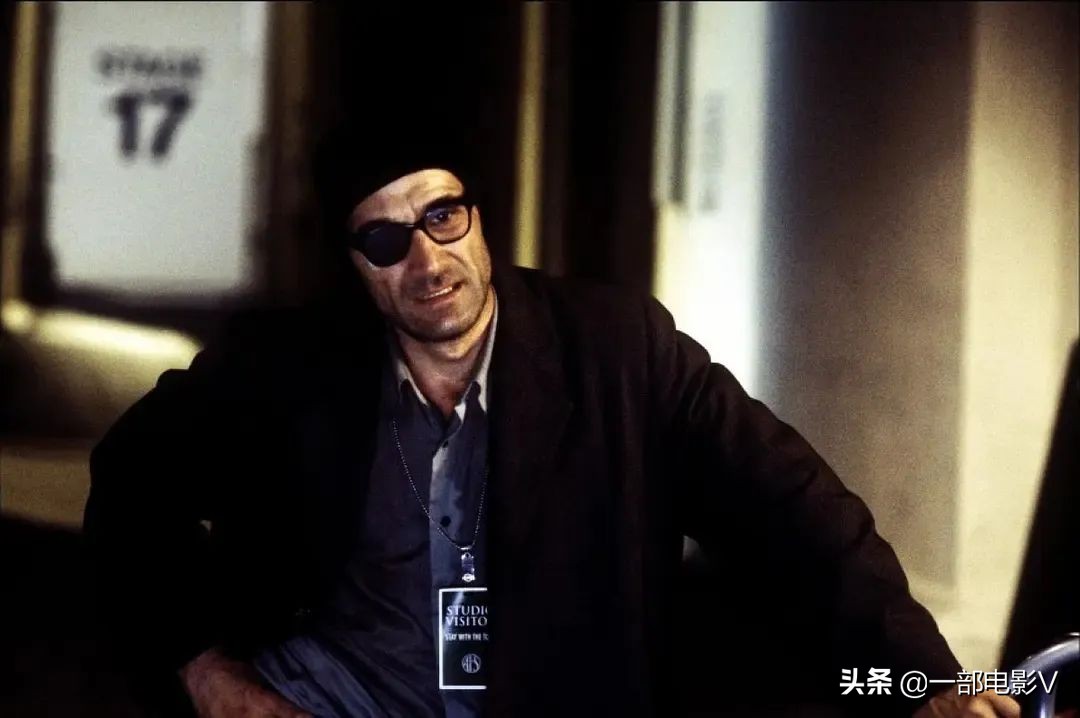 受人追捧的女明星，竟然只是个骗局《西蒙妮》