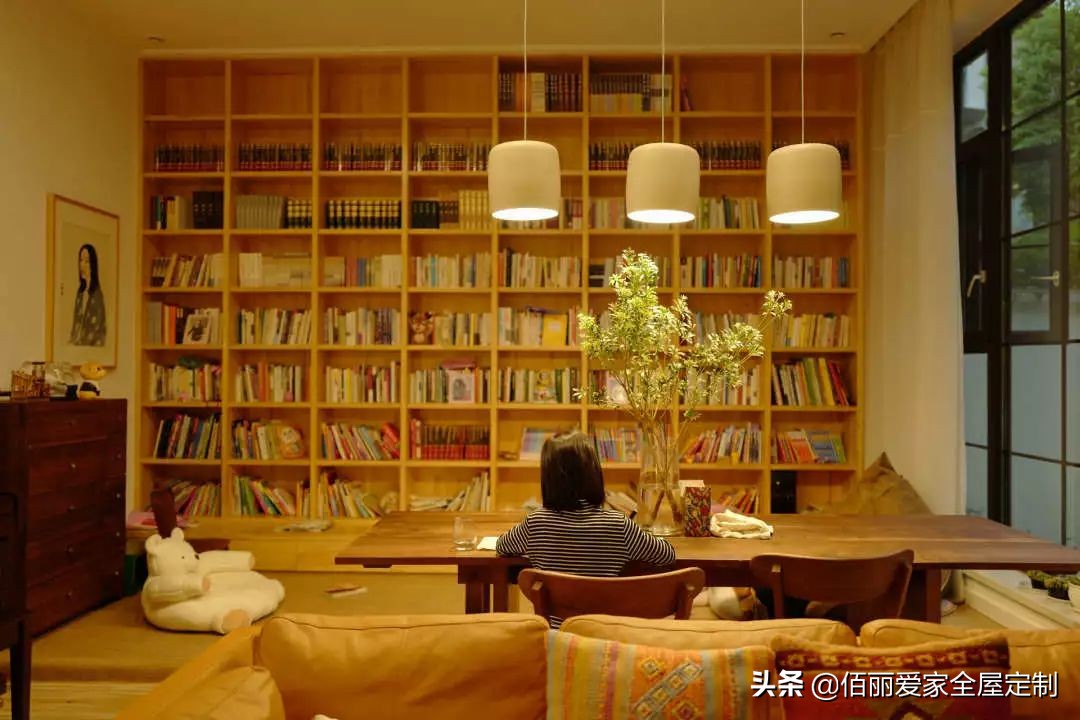 把书房装在客厅，原来这么有情调