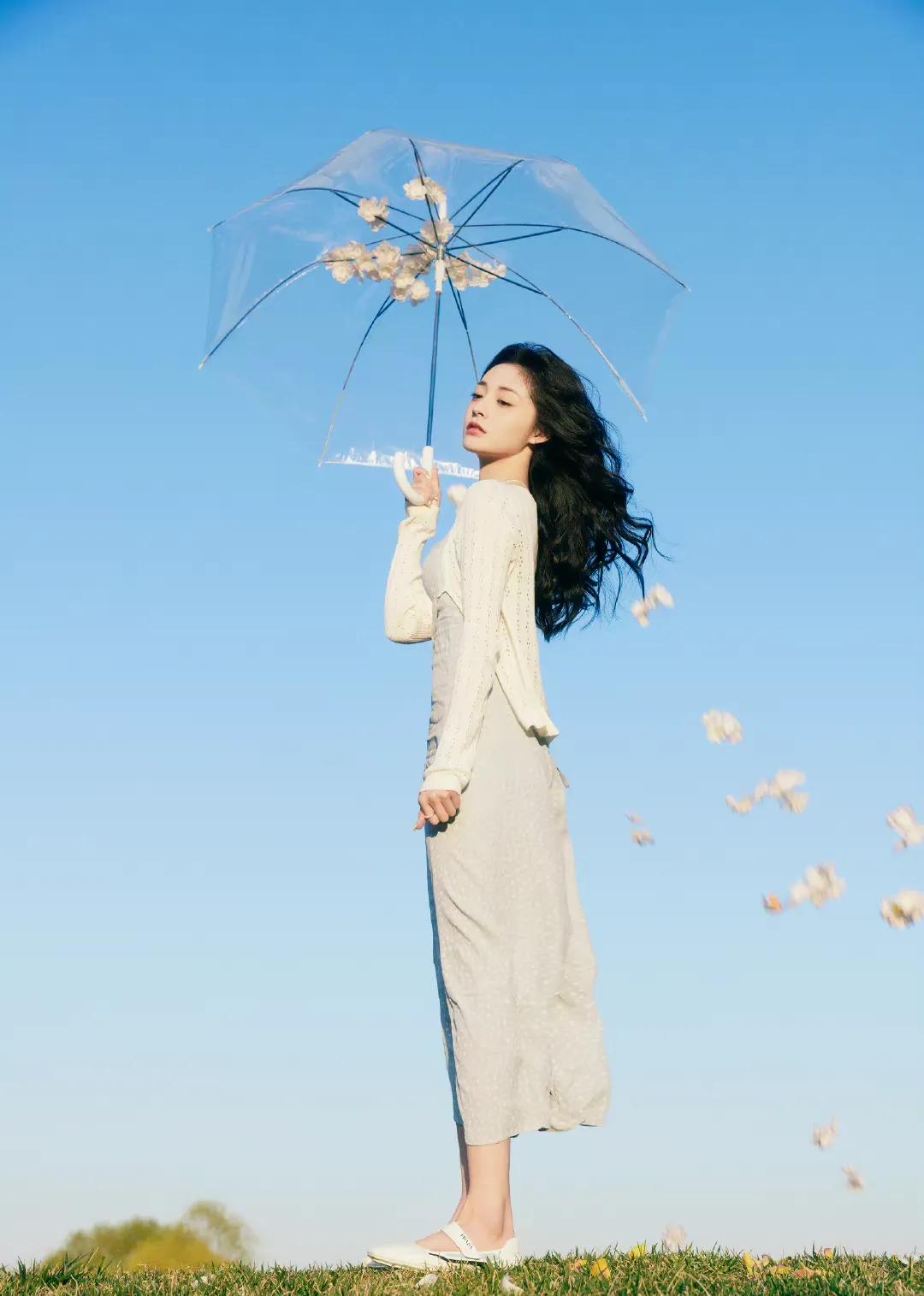 周洁琼近期穿搭