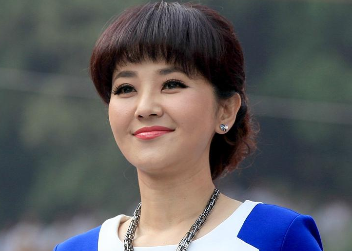 主持人方琼:嫁大8岁老公,淡出人们视野却开直播,如今她幸福吗