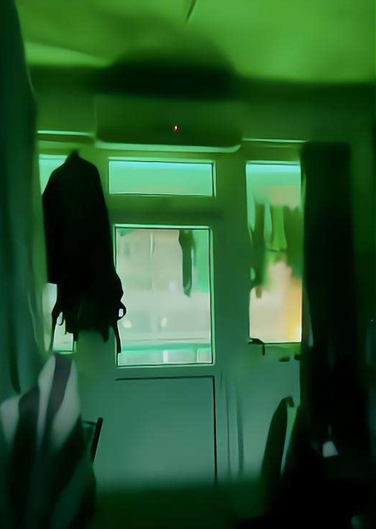 大学寝室“鬼屋”第一视角，“阴间宿舍”成焦点，学生直呼不敢住