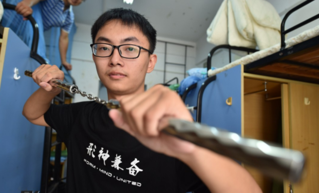 不竞选职务，不参加社团，00后大学生“佛系”上学，都在想啥呢？