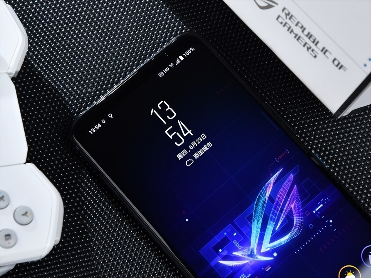 骁龙8+被榨干 腾讯ROG游戏手机6Pro图赏