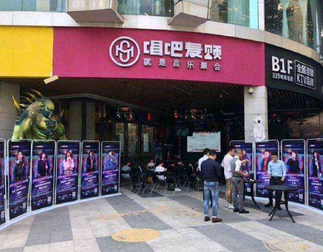 张一鸣前领导，裁员“保命”！昔日KTV的死对头，扛不住了