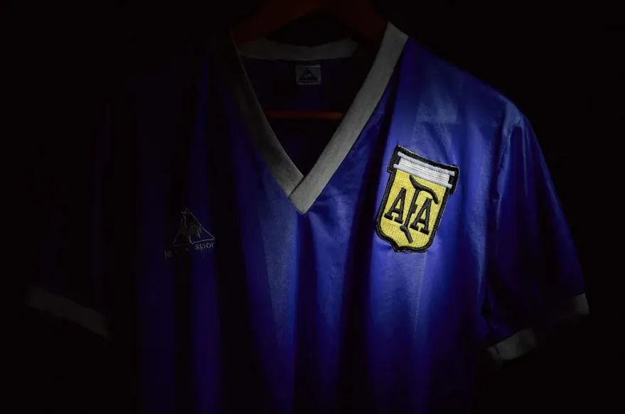马拉多纳最经典10号球衣开拍，能否卖出世界纪录？